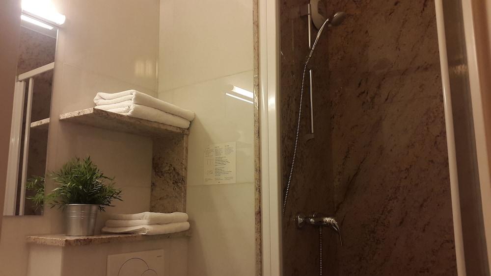 Le Collier Hotell 3*